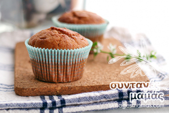 Μάφινς (muffins) με μπαχαρικά και αμύγδαλα Μάφινς (muffins) με μπαχαρικά και αμύγδαλα