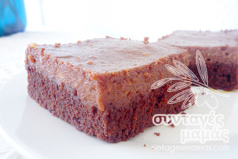 Μπράουνις τσίζκεικ (cheesecake) με πραλίνα φουντουκιού Μπράουνις τσίζκεικ (cheesecake) με πραλίνα φουντουκιού